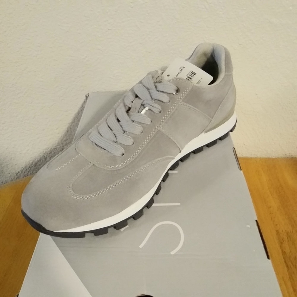 Stylus Grey Gum Shoes.